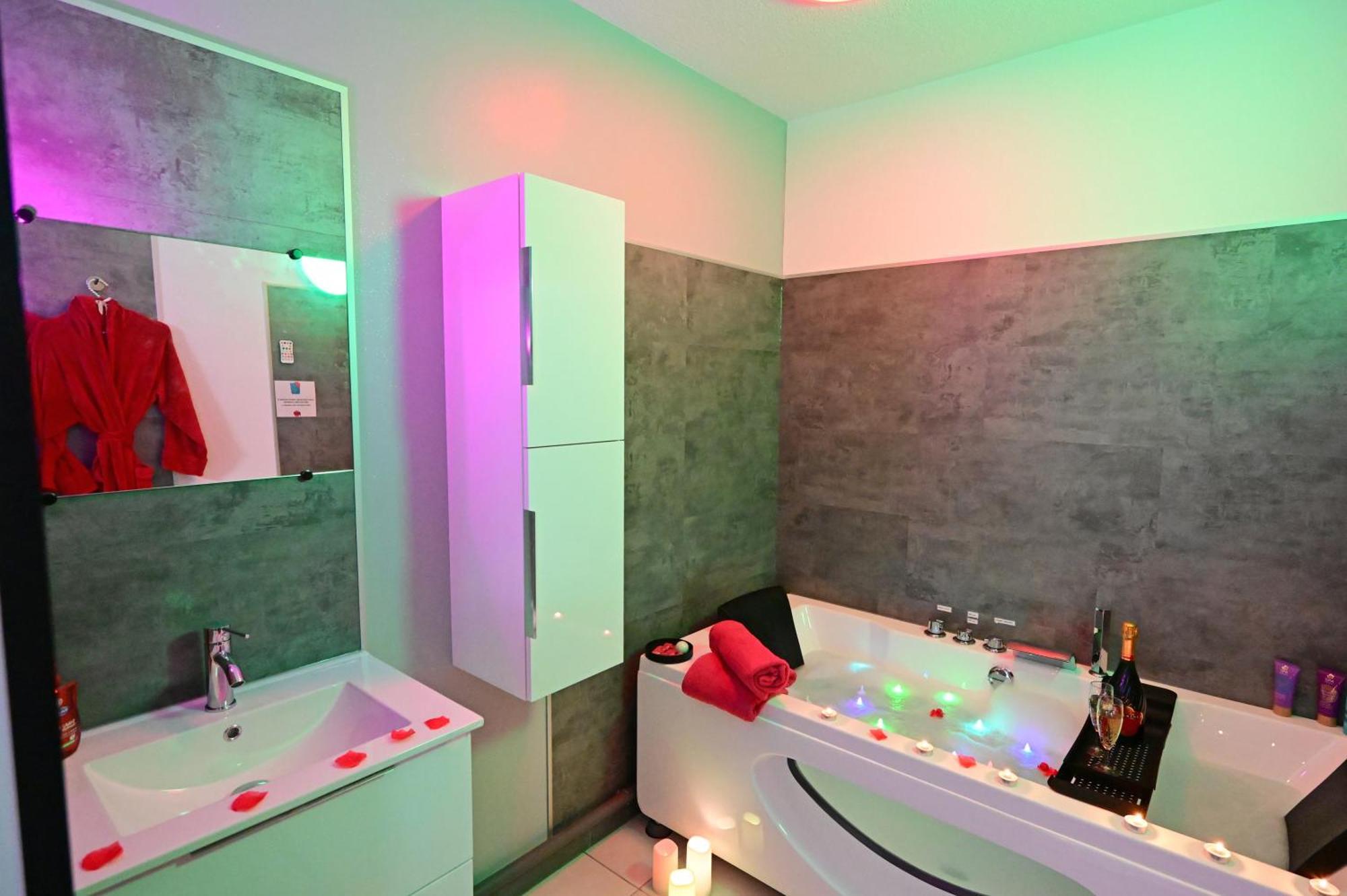 Love Room A Deux Pas De L'Ocean Avec Hammam, Sauna Et Bain A 2 :-) Biscarrosse Exterior foto