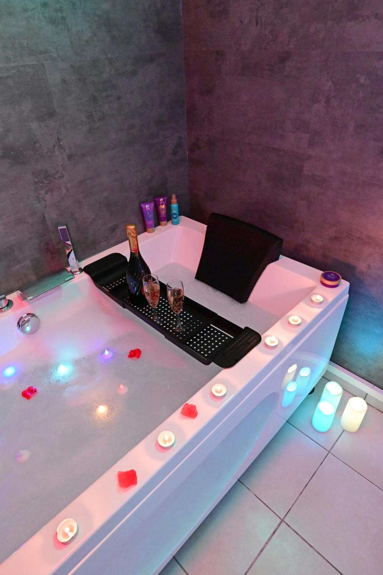 Love Room A Deux Pas De L'Ocean Avec Hammam, Sauna Et Bain A 2 :-) Biscarrosse Exterior foto