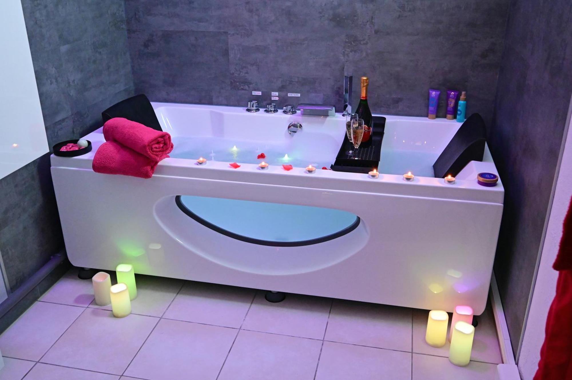 Love Room A Deux Pas De L'Ocean Avec Hammam, Sauna Et Bain A 2 :-) Biscarrosse Exterior foto